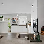 Urban Comfort, 3br With Free Parking In The Heart Of