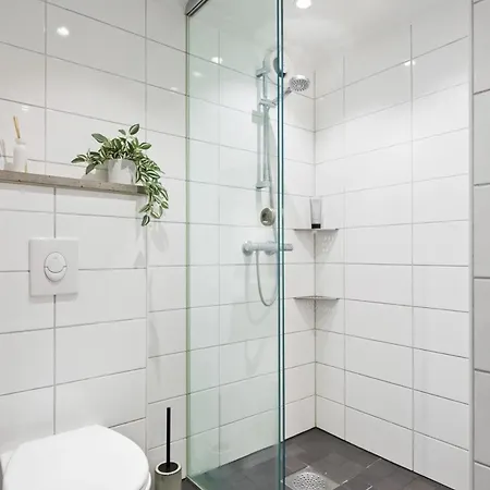 Urban Comfort, 3br With Free Parking In The Heart Of *